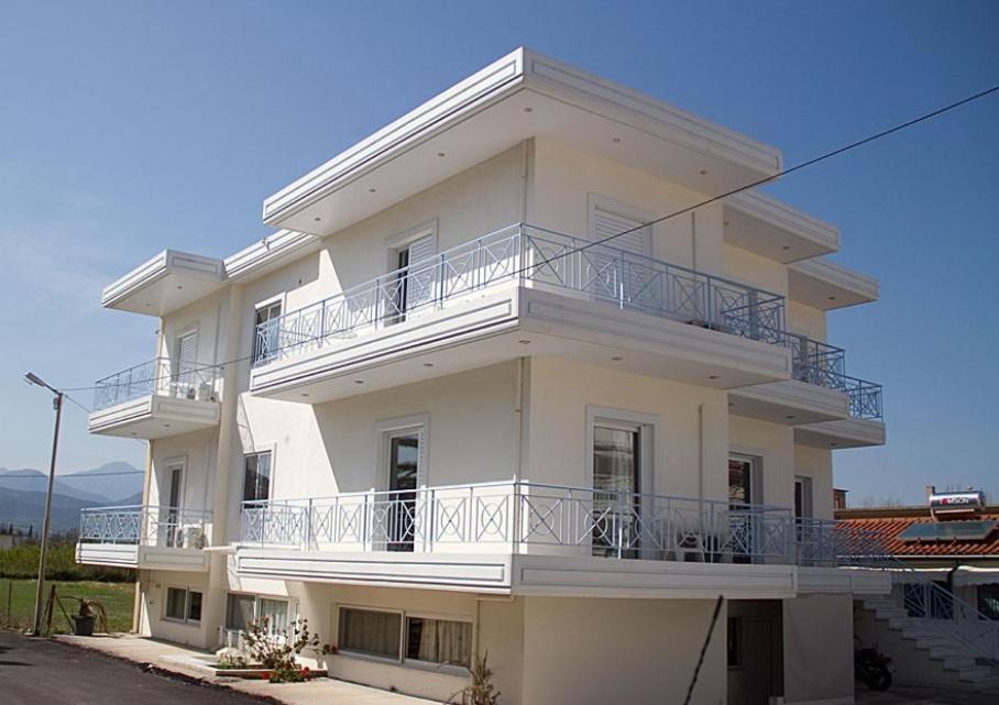 Miloi Rooms And Apartments Exteriér fotografie