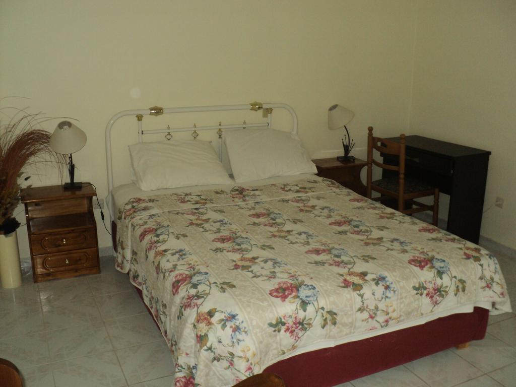 Miloi Rooms And Apartments Pokoj fotografie