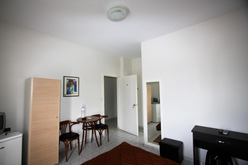 Miloi Rooms And Apartments Exteriér fotografie