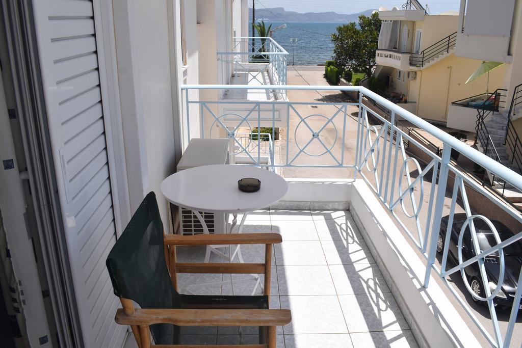Miloi Rooms And Apartments Exteriér fotografie